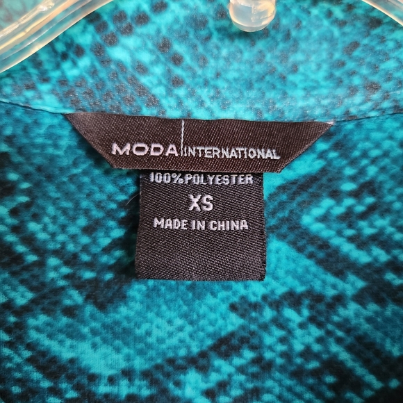 MODA INTERNATIONAL Button-down Blouse Top Snake Print Turquoise & Black, Size XS - Picture 6 of 8